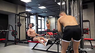 Naked gym muscle pump